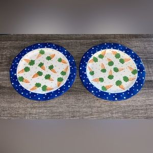 Set Of 2 Demdaco Plates Carrot Pattern Lynn Morris 2005 “Hits the Spot” 8”